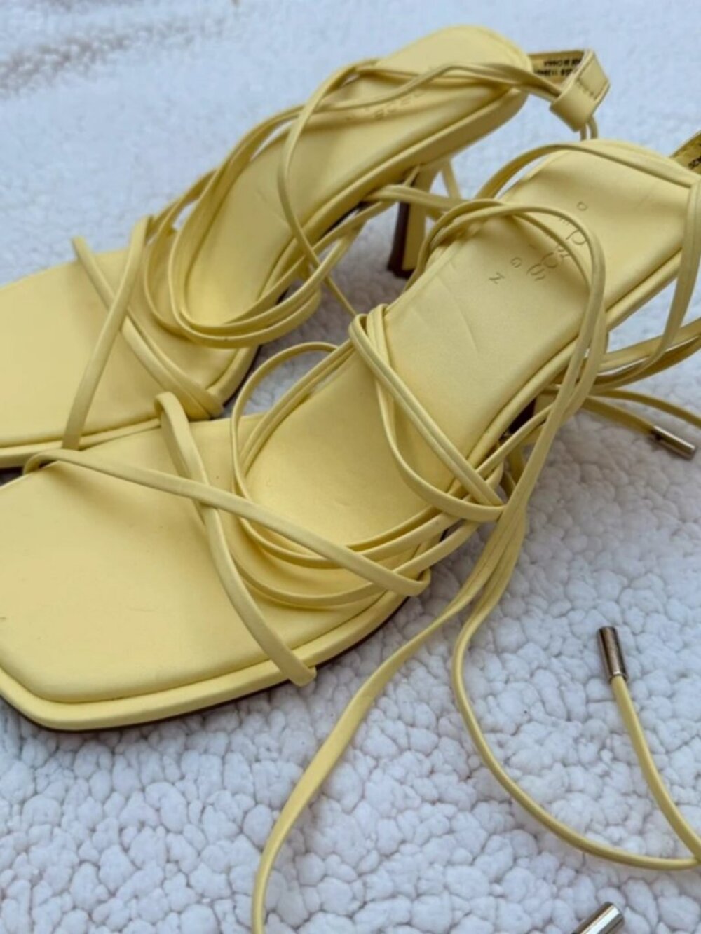 Asos Design - Wide Fit Hiccup strappy tie leg mid heel sandals